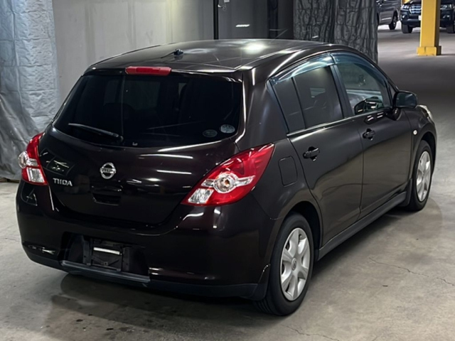 NISSAN TIIDA 2011