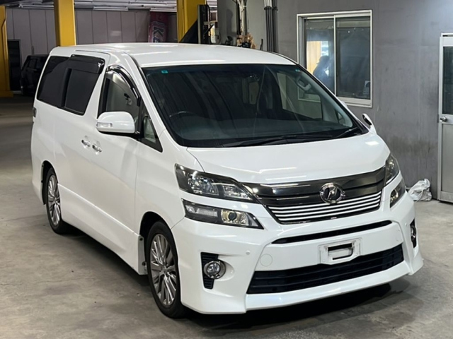 TOYOTA VELLFIRE 2013