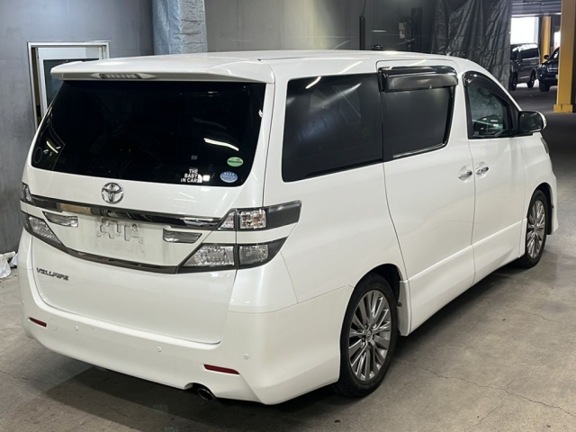 TOYOTA VELLFIRE 2013
