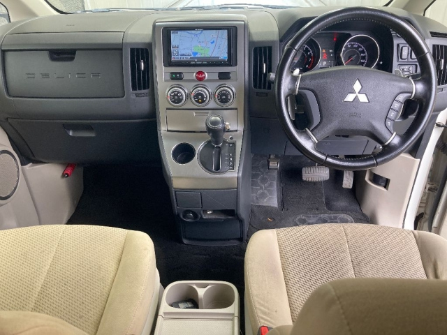 MITSUBISHI DELICA D5 2012