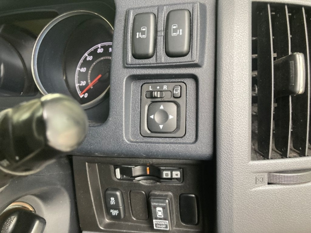 MITSUBISHI DELICA D5 2012