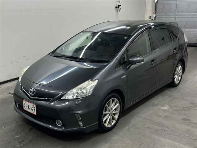 TOYOTA PRIUS ALPHA 2013