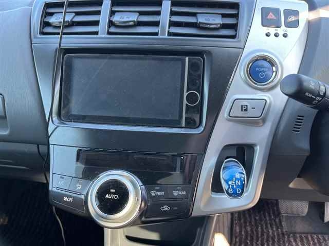 TOYOTA PRIUS ALPHA 2013