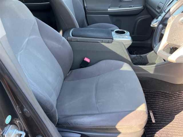 TOYOTA PRIUS ALPHA 2013