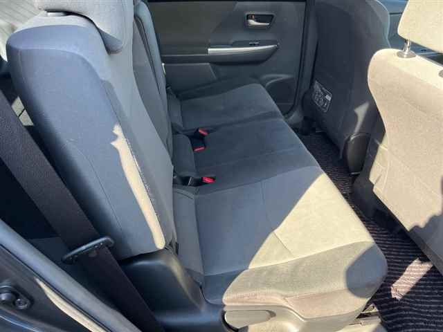 TOYOTA PRIUS ALPHA 2013