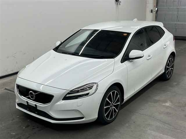 VOLVO V40 2017