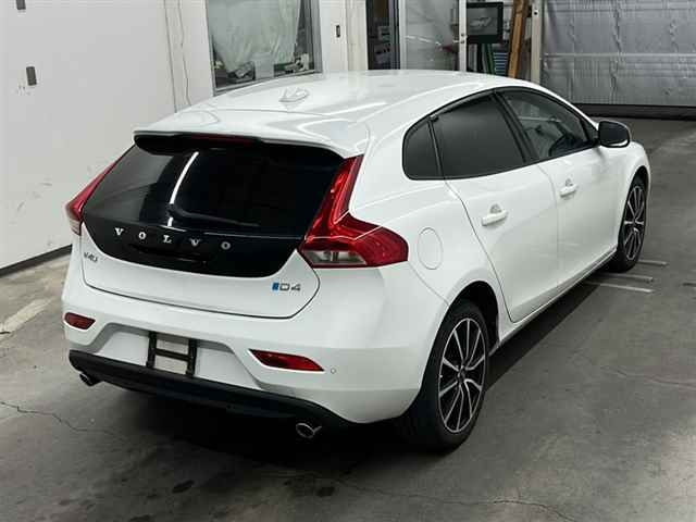 VOLVO V40 2017