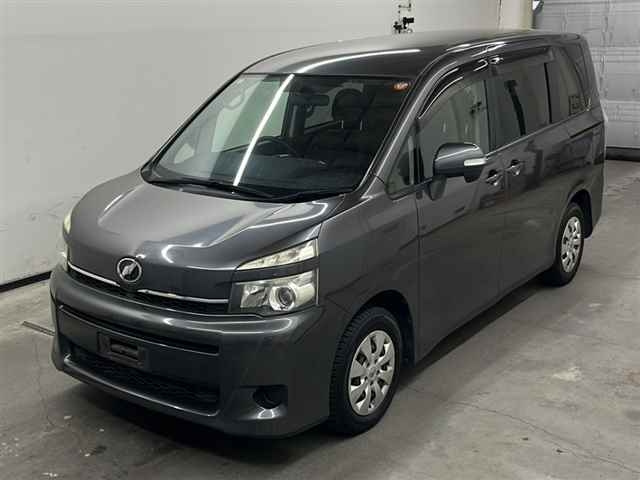 TOYOTA VOXY 2013