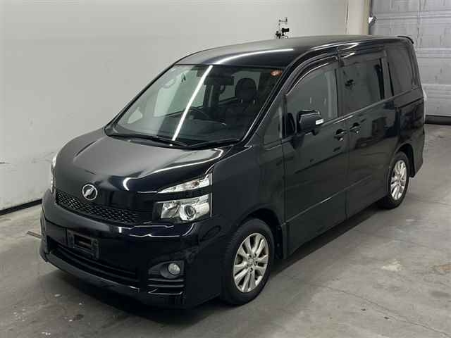 TOYOTA VOXY 2010