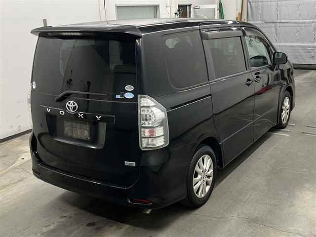 TOYOTA VOXY 2010