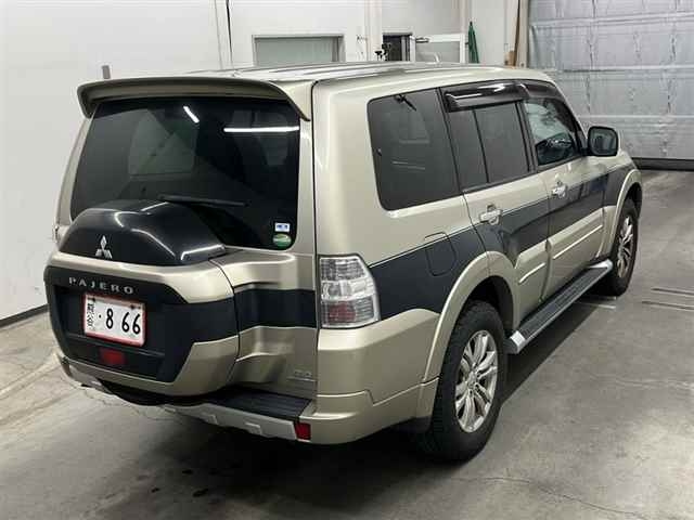 MITSUBISHI PAJERO 2017