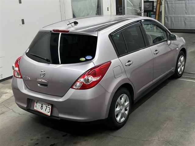 NISSAN TIIDA 2010