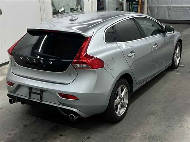 VOLVO V40 2013