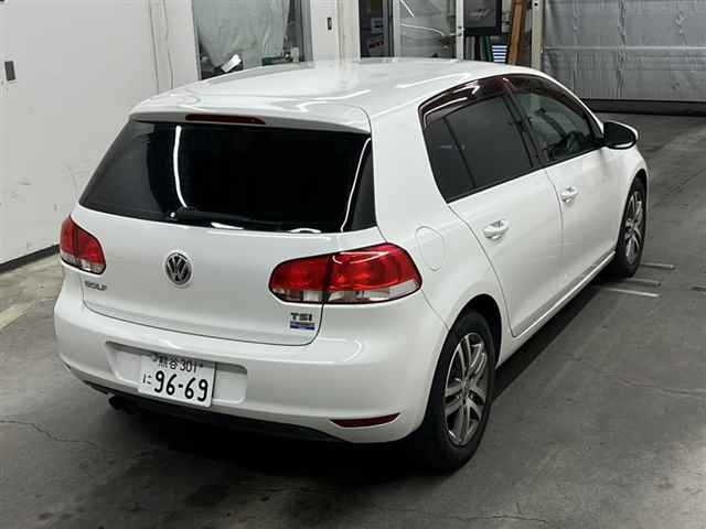 VOLKSWAGEN GOLF 2010