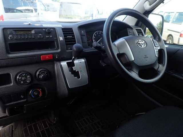 TOYOTA HIACE VAN 2020