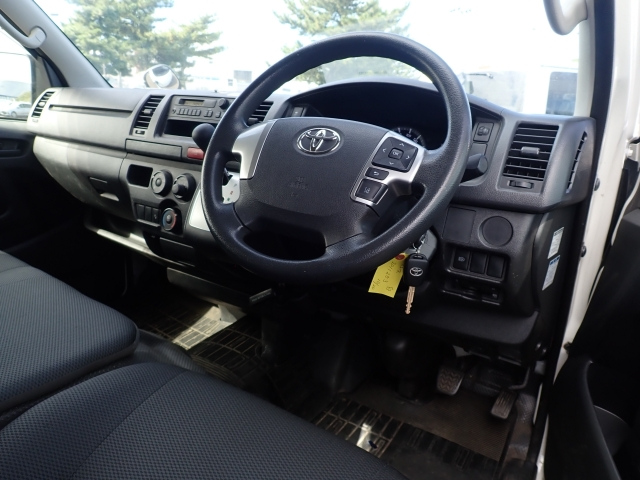 TOYOTA HIACE VAN 2020