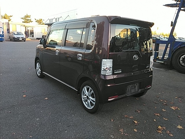 TOYOTA PIXIS SPACE 2014