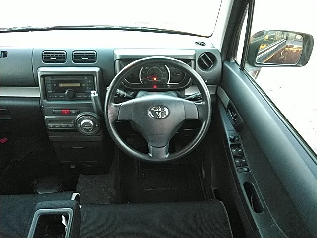 TOYOTA PIXIS SPACE 2014