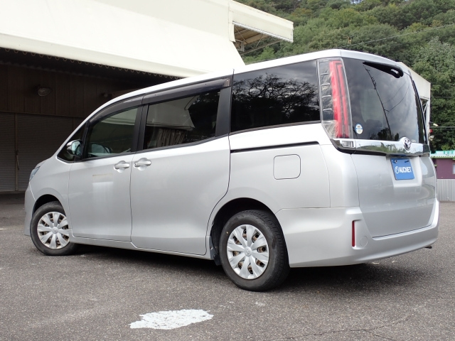 TOYOTA NOAH 2017
