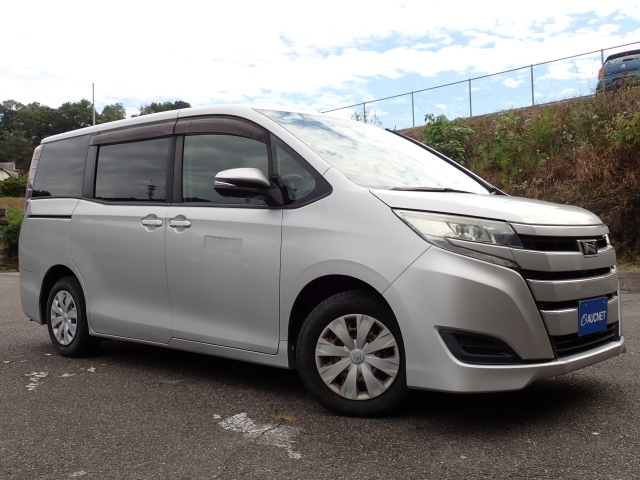 TOYOTA NOAH 2017