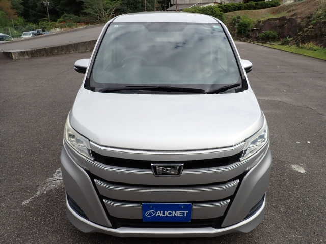TOYOTA NOAH 2017