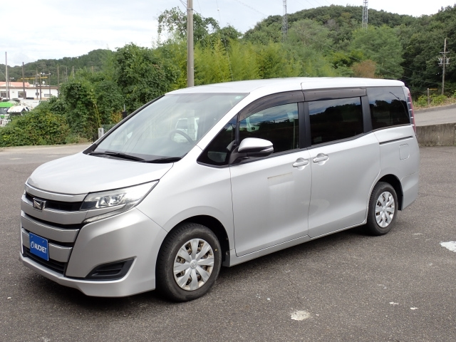 TOYOTA NOAH 2017