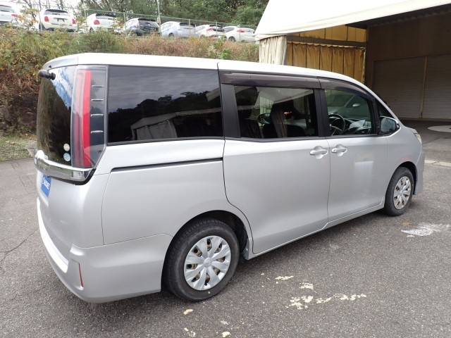TOYOTA NOAH 2017