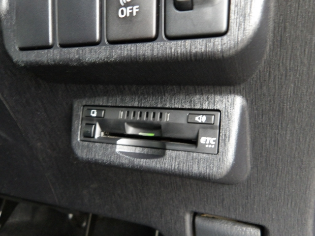 TOYOTA PRIUS ALPHA 2019