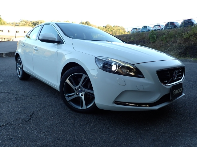 VOLVO V40 2016