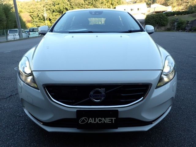 VOLVO V40 2016