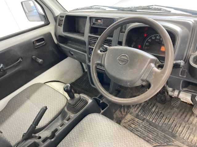 NISSAN CLIPPER TRUCK 2015