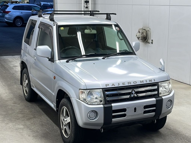 MITSUBISHI PAJERO MINI 2010