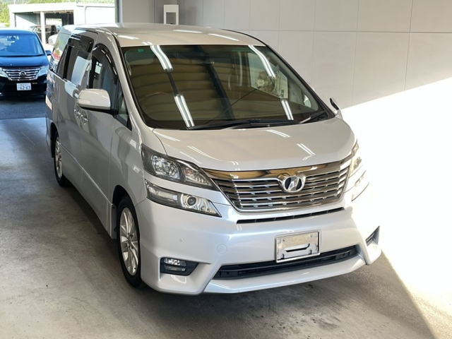TOYOTA VELLFIRE 2010
