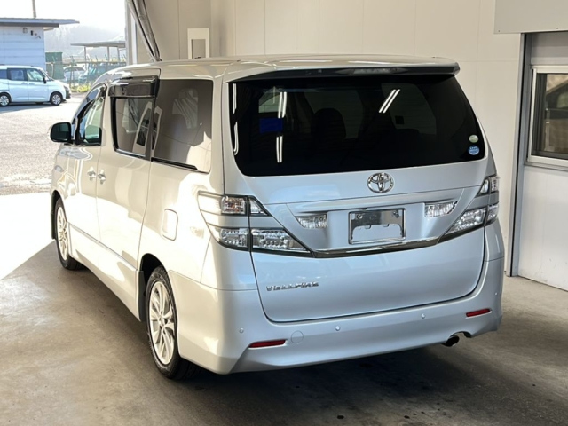 TOYOTA VELLFIRE 2010
