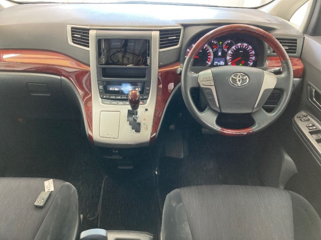 TOYOTA VELLFIRE 2010