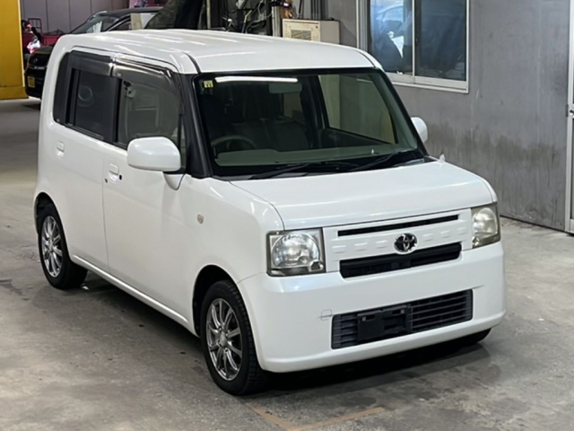 TOYOTA PIXIS SPACE 2012