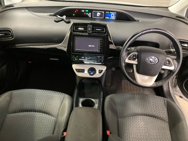 TOYOTA PRIUS 2016