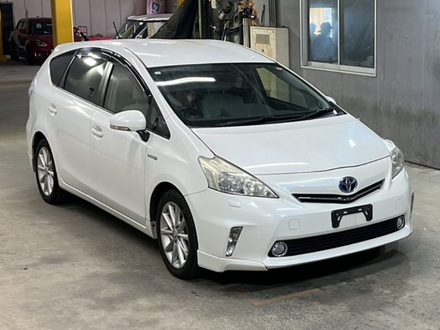 TOYOTA PRIUS ALPHA 2013