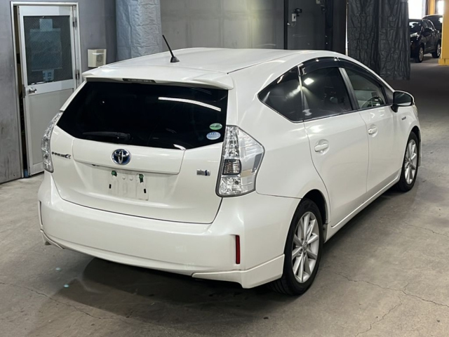 TOYOTA PRIUS ALPHA 2013