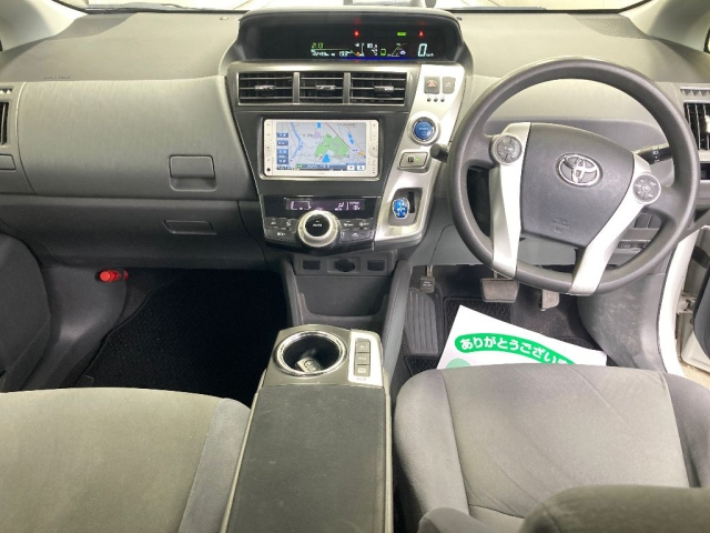 TOYOTA PRIUS ALPHA 2013