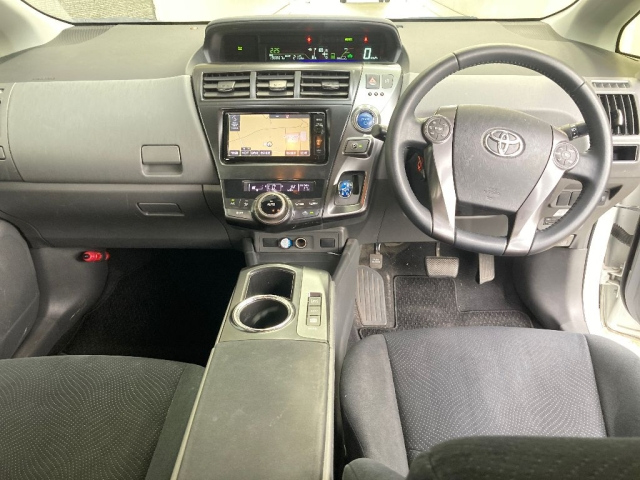 TOYOTA PRIUS ALPHA 2014