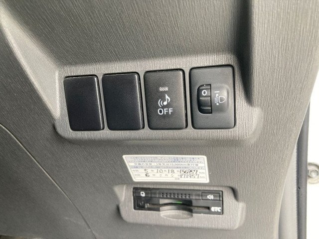 TOYOTA PRIUS ALPHA 2014