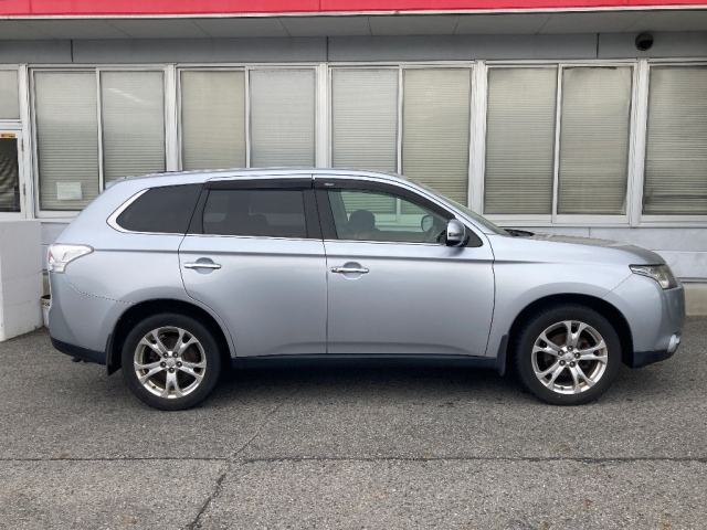 MITSUBISHI OUTLANDER 2013