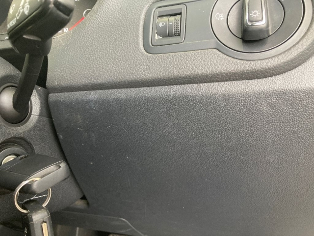 VOLKSWAGEN POLO 2015