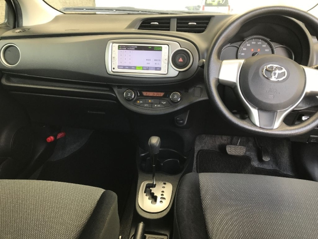 TOYOTA VITZ 2012