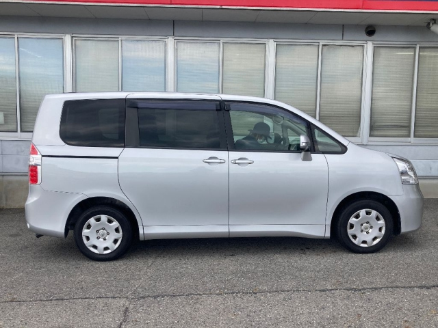 TOYOTA NOAH 2008