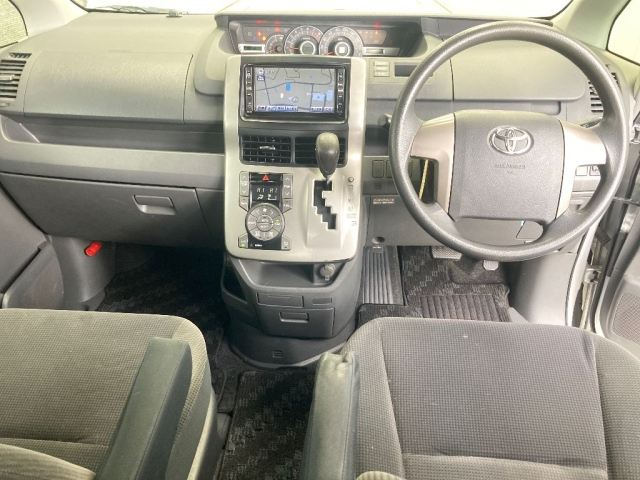 TOYOTA NOAH 2008