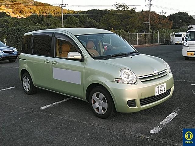 TOYOTA SIENTA 2014