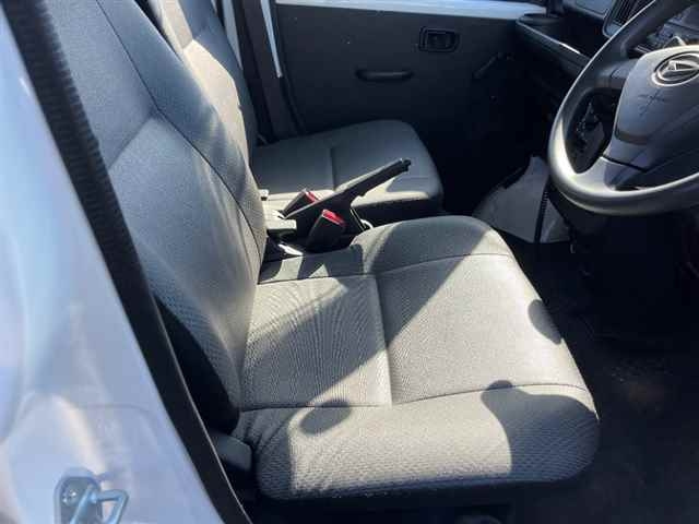 DAIHATSU HIJET VAN 2019