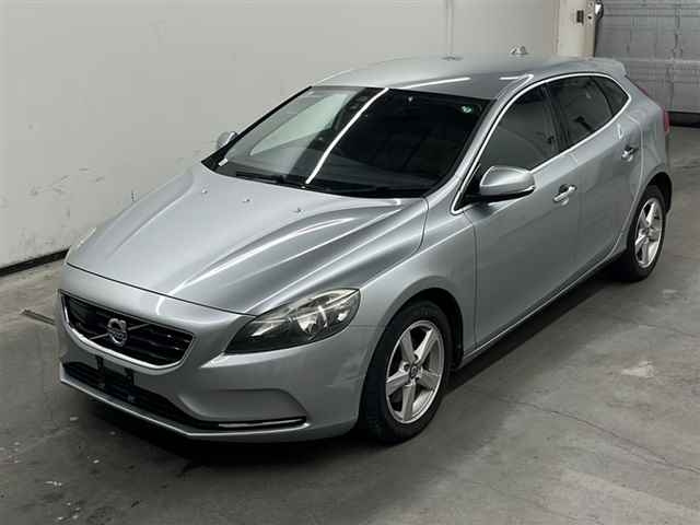 VOLVO V40 2013